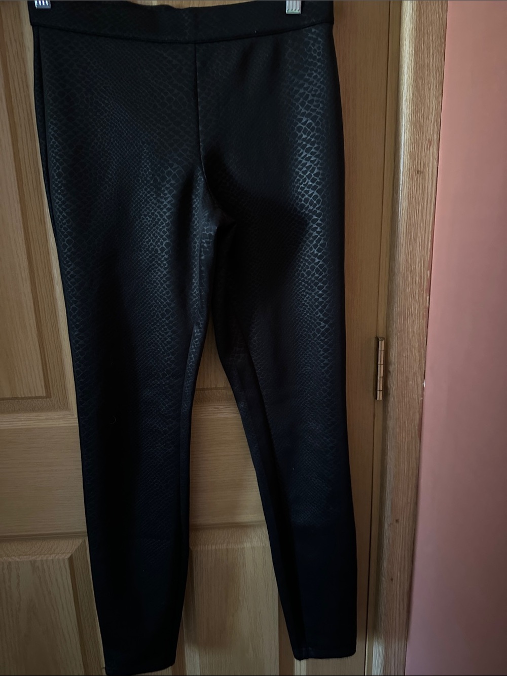 Women's Black Faux Snake-Texture Leggings
